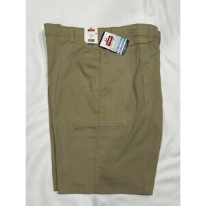 NWT Wrangler Men's Relaxed Outdoor Cargo Shorts 48" Waist 10" Inseam 112368694